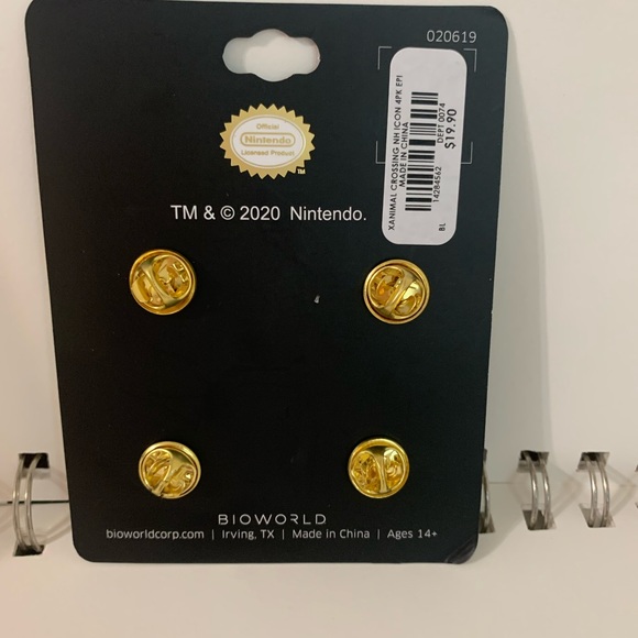 New Nintendo 2020 Animal Crossing New Horizons Enamel Lapel Trading Pins - Picture 2 of 2